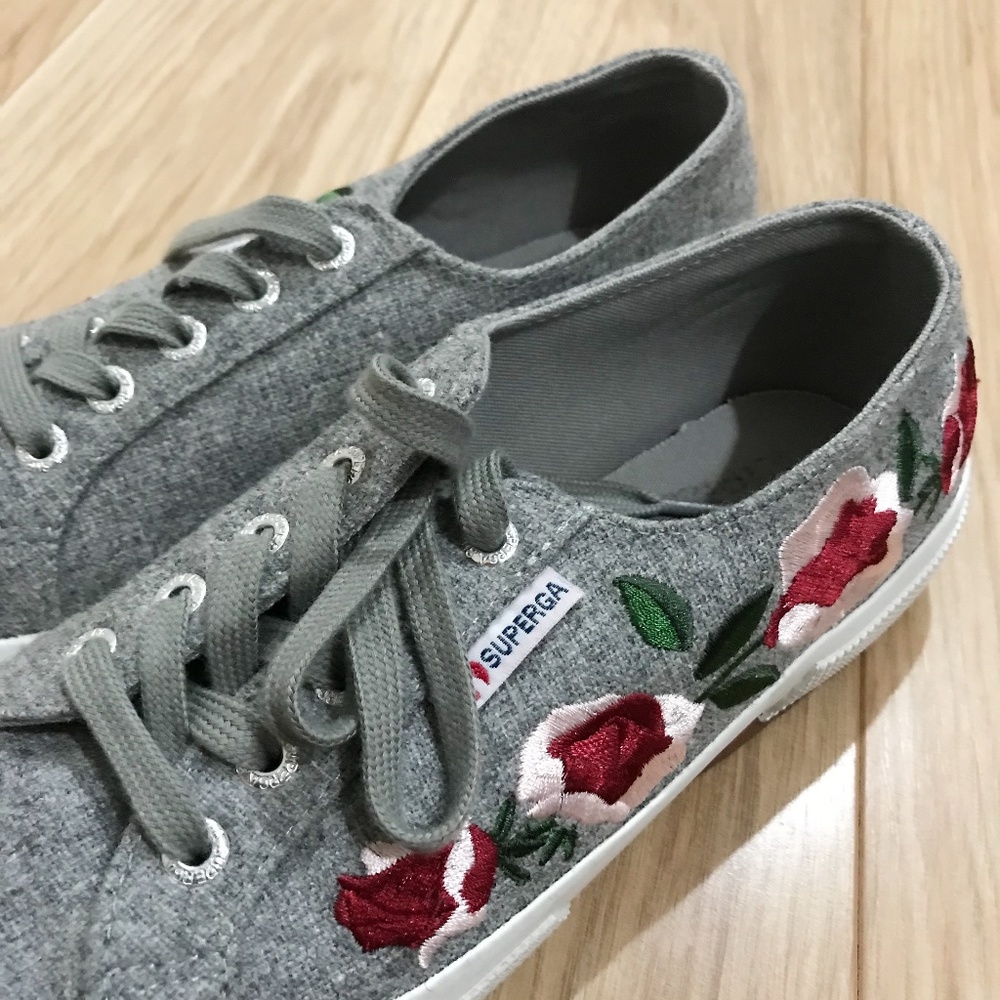 Superga grey embroidered flowers